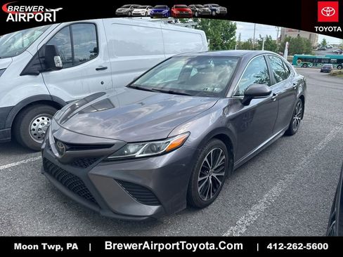 Used 2020 Toyota Camry SE w/ Cold Weather Package AWD/4WD image 1