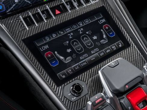 Used 2024 Lamborghini Urus Performante AWD/4WD image 29