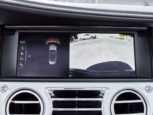 Used 2018 Rolls-Royce Dawn RWD image 67