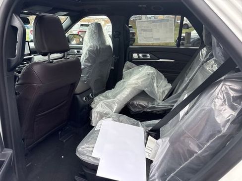 New 2026 Ford Explorer Platinum AWD/4WD image 10
