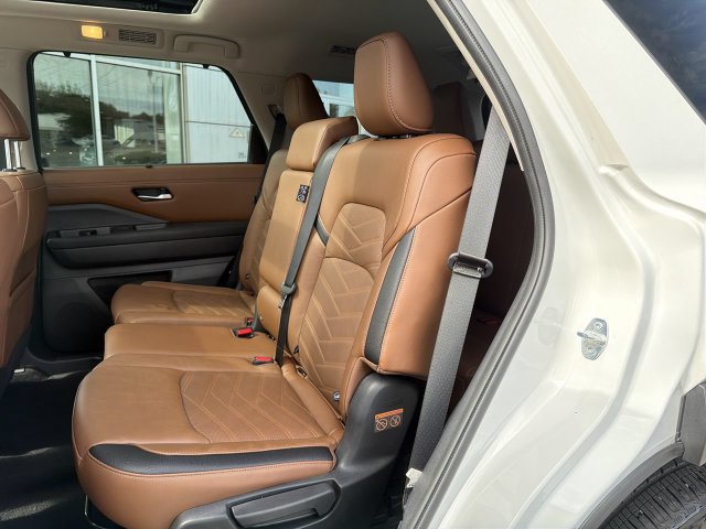 Certified 2024 Nissan Pathfinder Platinum w/ Cargo Package AWD/4WD image 23