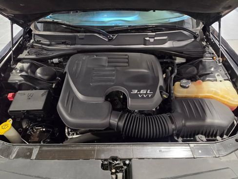 Used 2019 Dodge Challenger SXT w/ Driver Convenience Group RWD image 9