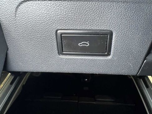 Used 2019 Volkswagen Atlas SEL Premium AWD/4WD image 17