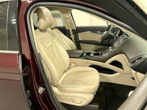 Used 2019 Lincoln Nautilus Reserve image 24
