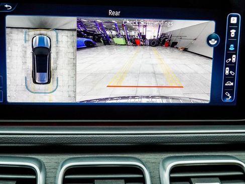 Used 2024 Mercedes-Benz GLS 580 GLS 580 image 32