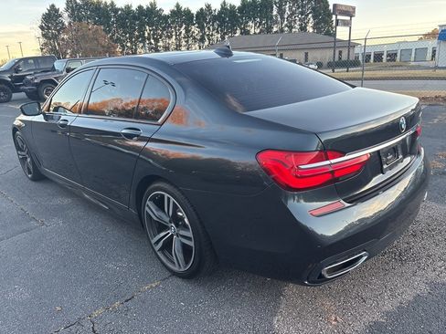 Used 2019 BMW 750i w/ Executive Package image 4