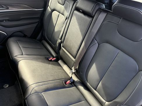 New 2025 Jeep Grand Cherokee Overland AWD/4WD image 15