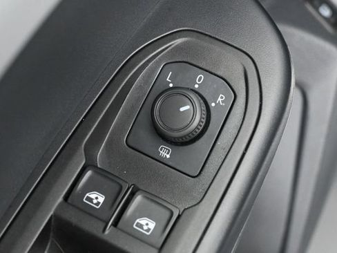Used 2023 Volkswagen Taos SE FWD image 12