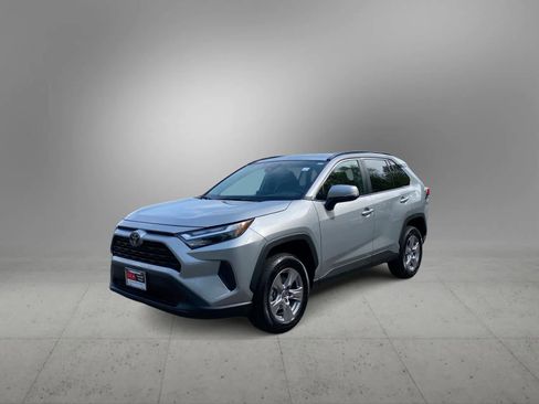 Used 2025 Toyota RAV4 XLE AWD/4WD image 1