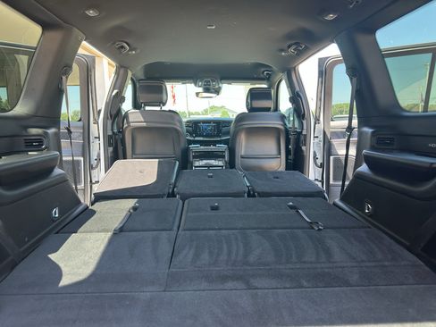 Used 2024 Jeep Wagoneer Series II w/ Flexible Seating Group RWD image 38