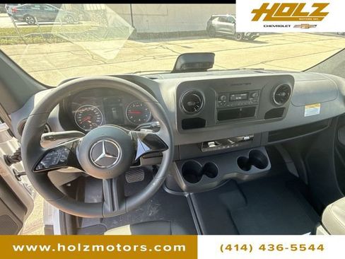 Used 2025 Mercedes-Benz Sprinter 2500 image 19