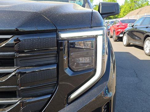 Used 2023 GMC Sierra 1500 Elevation AWD/4WD image 8