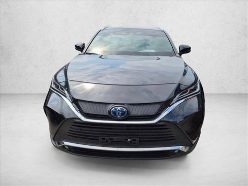 Used 2023 Toyota Venza XLE AWD/4WD image 2