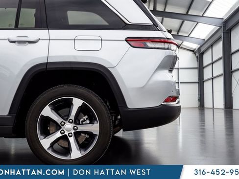Used 2022 Jeep Grand Cherokee Limited 4xe w/ Luxury Tech Group II AWD/4WD image 33