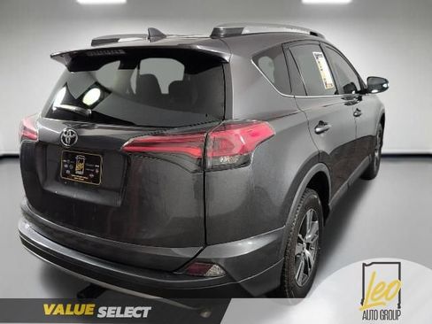 Used 2018 Toyota RAV4 XLE FWD image 6