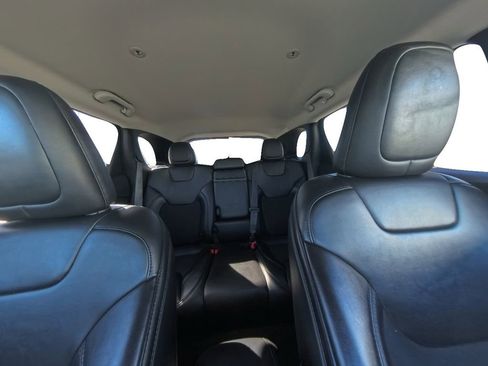 Used 2019 Jeep Cherokee Latitude Plus image 22