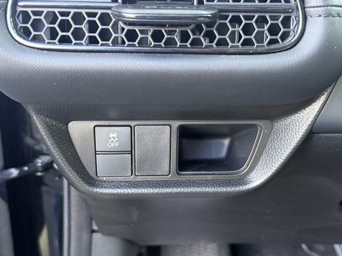 Used 2025 Honda HR-V LX image 17