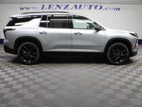 Used 2026 Chevrolet Traverse RS AWD/4WD image 2