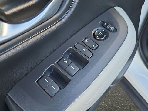 Certified 2025 Honda HR-V LX image 26