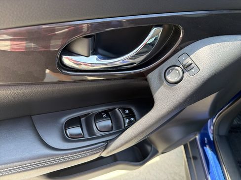 Used 2018 Nissan Rogue SV FWD image 17