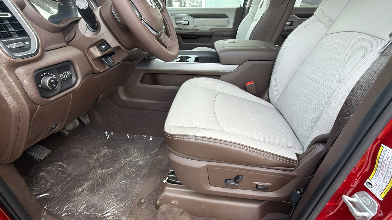 New 2026 RAM 2500 Laramie AWD/4WD image 16
