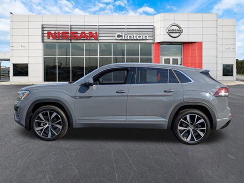 Used 2025 Volkswagen Atlas Cross Sport SEL Premium R-Line AWD/4WD image 6