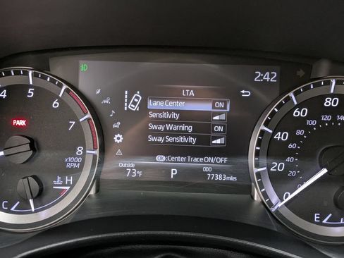Used 2023 Toyota Highlander LE AWD/4WD image 7