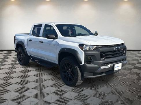 Used 2024 Chevrolet Colorado Trail Boss w/ Advanced Trailering Package AWD/4WD image 3