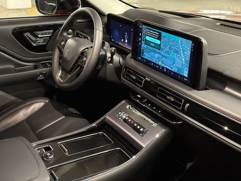 New 2026 Lincoln Aviator AWD image 10
