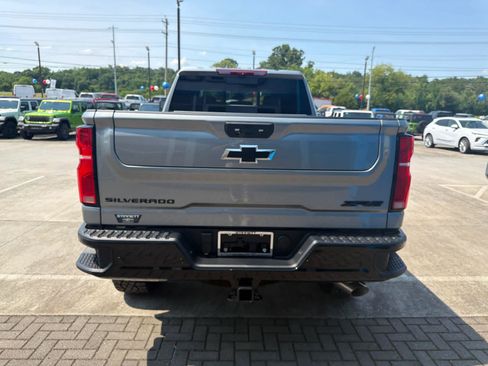 New 2026 Chevrolet Silverado 2500 ZR2 w/ LPO, Dark Essentials Package AWD/4WD image 9