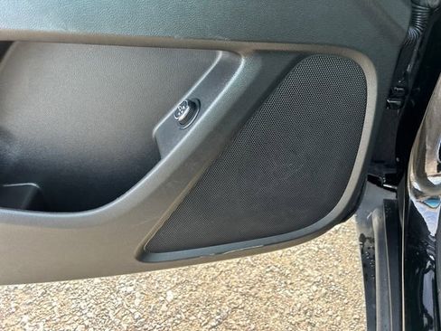 Used 2023 Chevrolet Traverse LT image 36