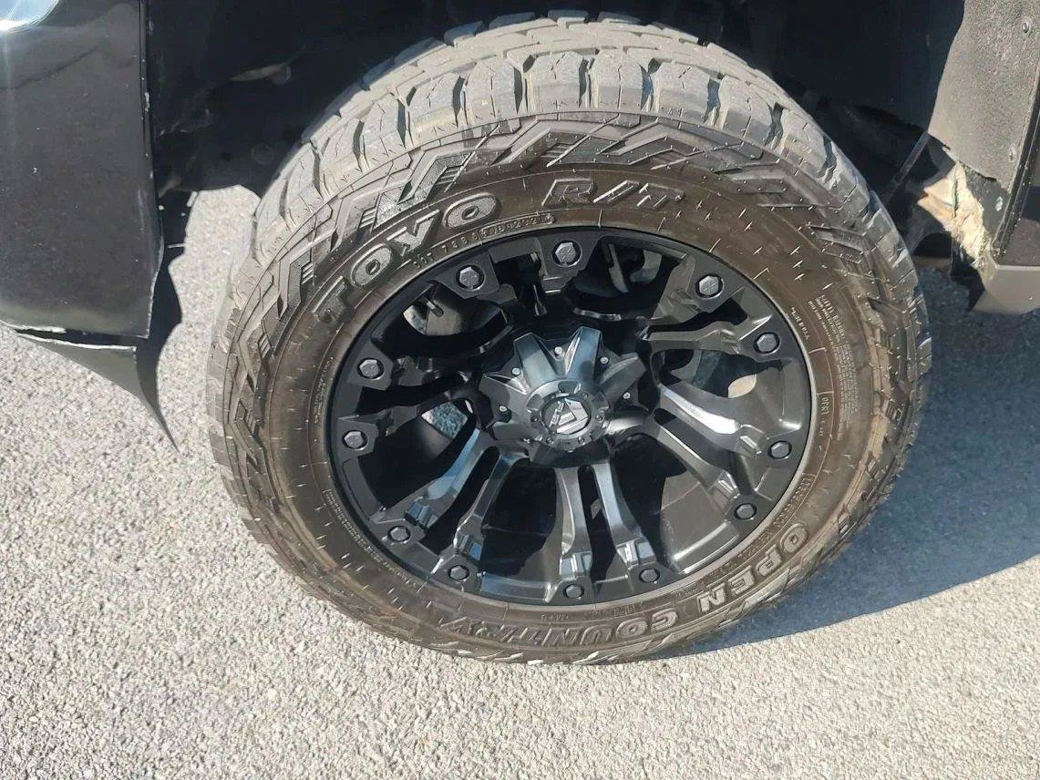 Used 2015 Chevrolet Silverado 2500 High Country w/ Duramax Plus Package AWD/4WD image 18
