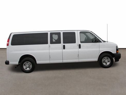 Used 2019 Chevrolet Express 3500 LS image 2