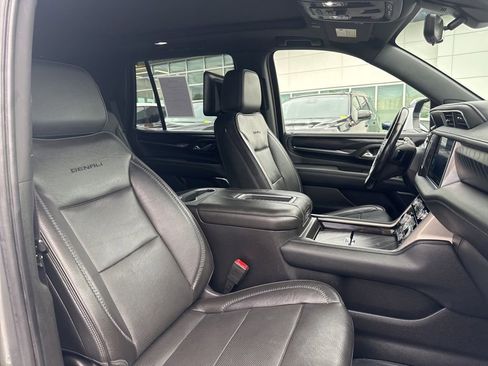 Used 2021 GMC Yukon Denali w/ Denali Premium Package AWD/4WD image 19