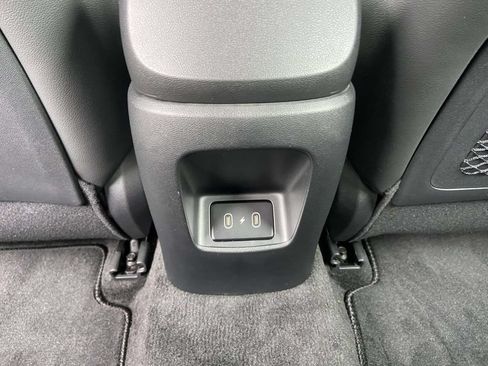 Used 2025 Hyundai Elantra Limited FWD image 19