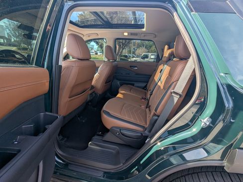 Used 2023 Nissan Pathfinder Platinum w/ Cargo Package image 11