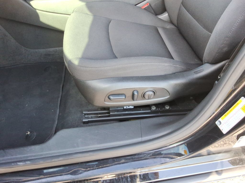 Certified 2025 Chevrolet Malibu RS FWD image 24