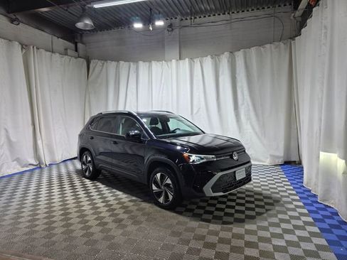 Used 2025 Volkswagen Taos SE w/ Panoramic Sunroof Package AWD/4WD image 1
