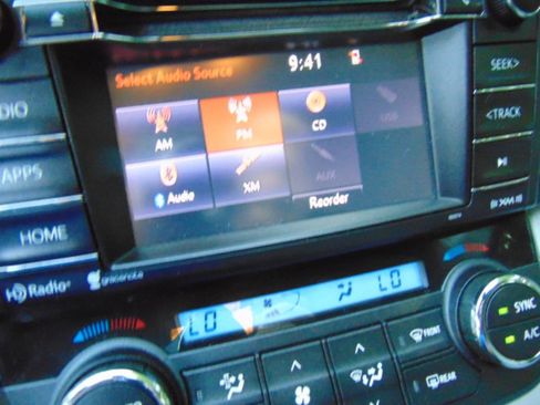 Used 2018 Toyota RAV4 XLE w/ Plus Extra Value Package FWD image 39