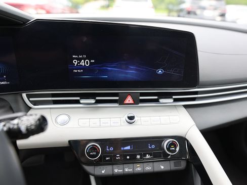 Certified 2025 Hyundai Elantra Limited FWD image 20