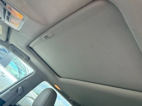Used 2016 Toyota Highlander XLE AWD/4WD image 4