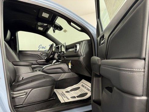 New 2025 Chevrolet Colorado LT w/ LT Convenience Package image 16