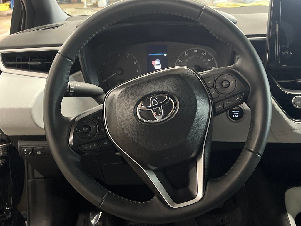 Used 2025 Toyota Corolla SE w/ Convenience Package FWD image 16