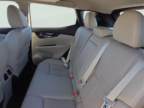 Used 2021 Nissan Rogue Sport SL w/ Premium Package image 10