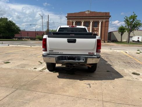 Used 2013 GMC Sierra 2500 SLT w/ Entertainment Package image 4