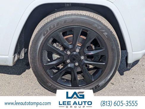 Used 2018 Jeep Grand Cherokee Altitude RWD image 10