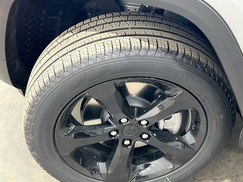 New 2025 Jeep Grand Cherokee L Limited w/ Black Appearance Package AWD/4WD image 40