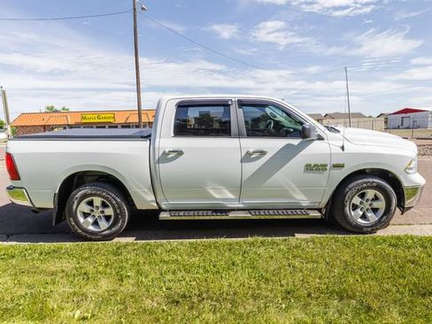 Used 2017 RAM 1500 Classic SLT AWD/4WD image 4