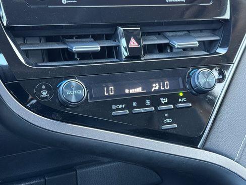 Used 2024 Toyota Camry SE image 22