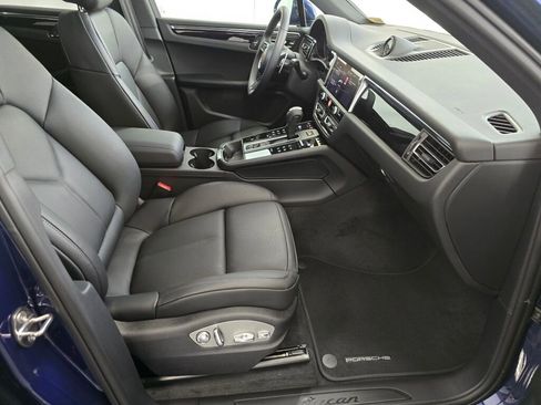 New 2026 Porsche Macan image 22